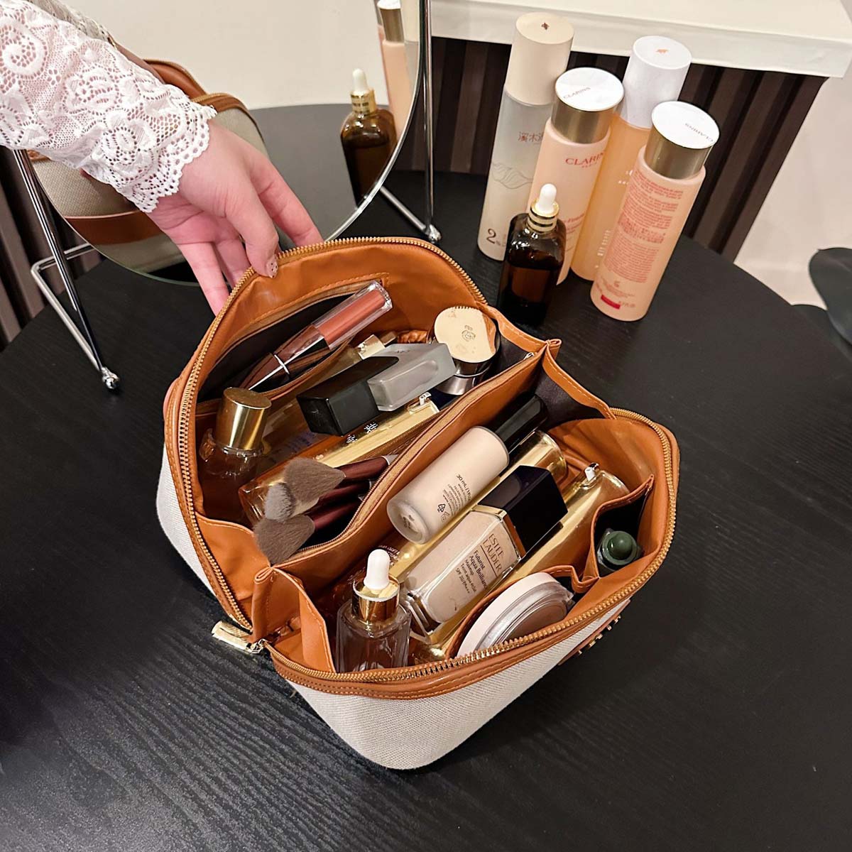 Retro hafif lüks, sade kanvas  - Luxury Skincare & Spa incelemesi ve fiyatı